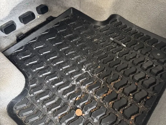 Before, Rubber floor mat, before and after the extractor